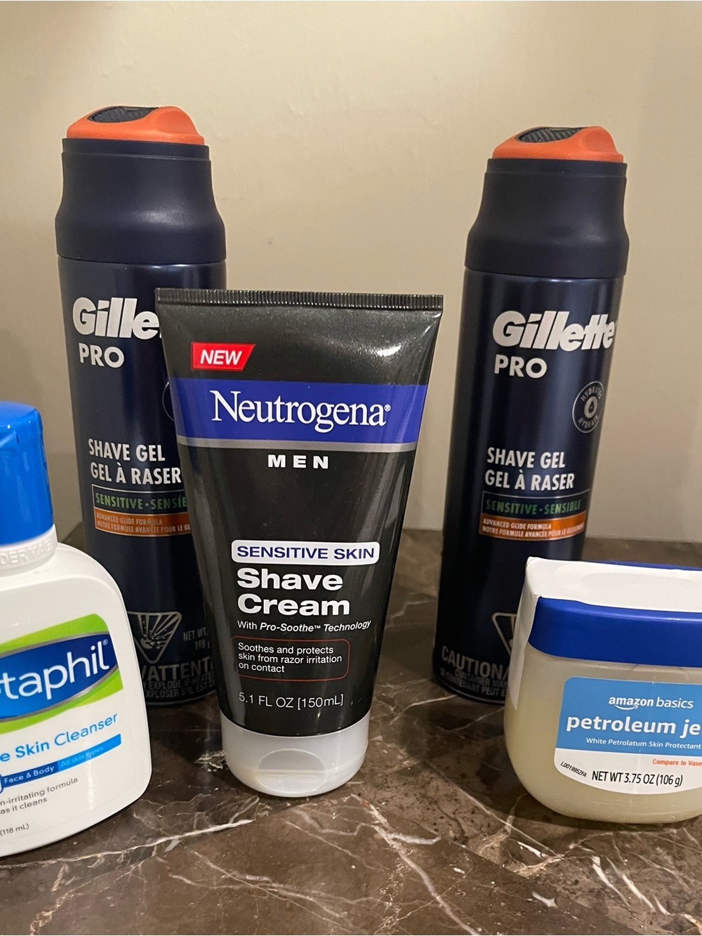 Neutrogena Men Sensitive Skin Shave Cream - Black and Blue Accents